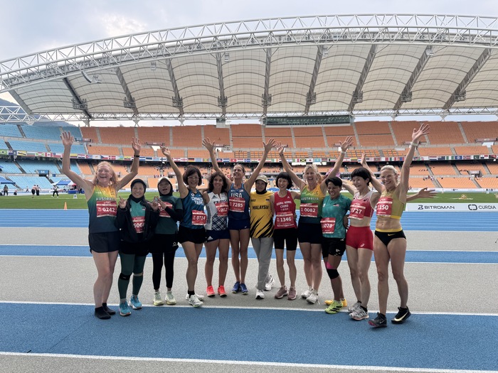 孫紀慈老師面對來自世界各地的優秀選手，以「世界第六、亞洲第一」為台灣爭取榮耀。圖/中信國際學校提供